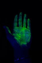 Hygiène des mains gel invisible UV vert